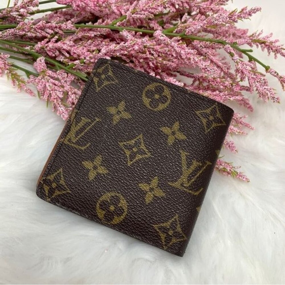 051 Pre Owned Auth Louis Vuitton Monogram Canvas Bifold Men's Wallet CA0994